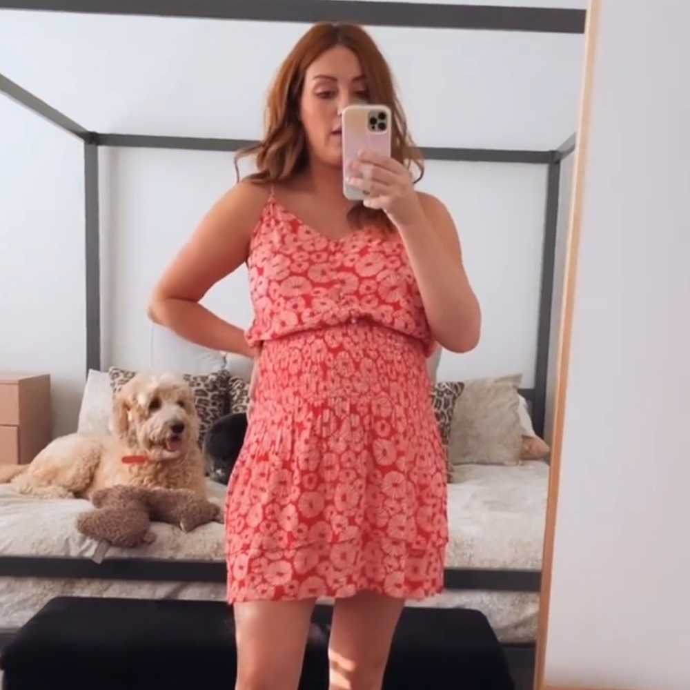 Red floral dress. Size medium, worn once!